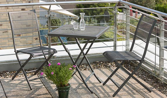 Balkonmöbel-coole-ideen-terrassenmöbel