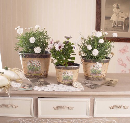 Vintage Blumengefässe im Shabby Chic Landhausstil-deko landhausstil