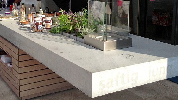Utendørs bord fra betong